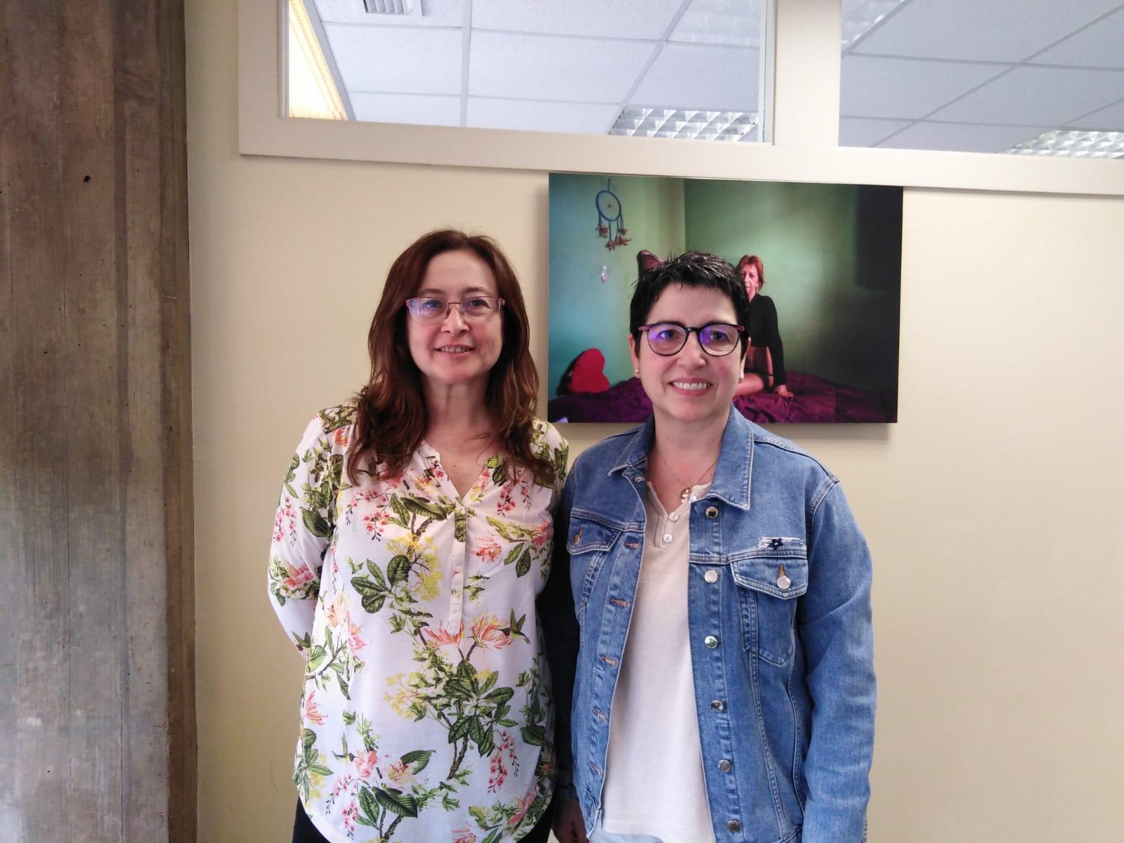 Cristina Bortolotti, técnica de Igualdad del Programa de Empoderamiento y Activación para el Empleo de Mujeres con Discapacidad Física y Orgánica de COCEMFE Cataluña , y Montserrat Pallarès, presidenta de COCEMFE Barcelona.
