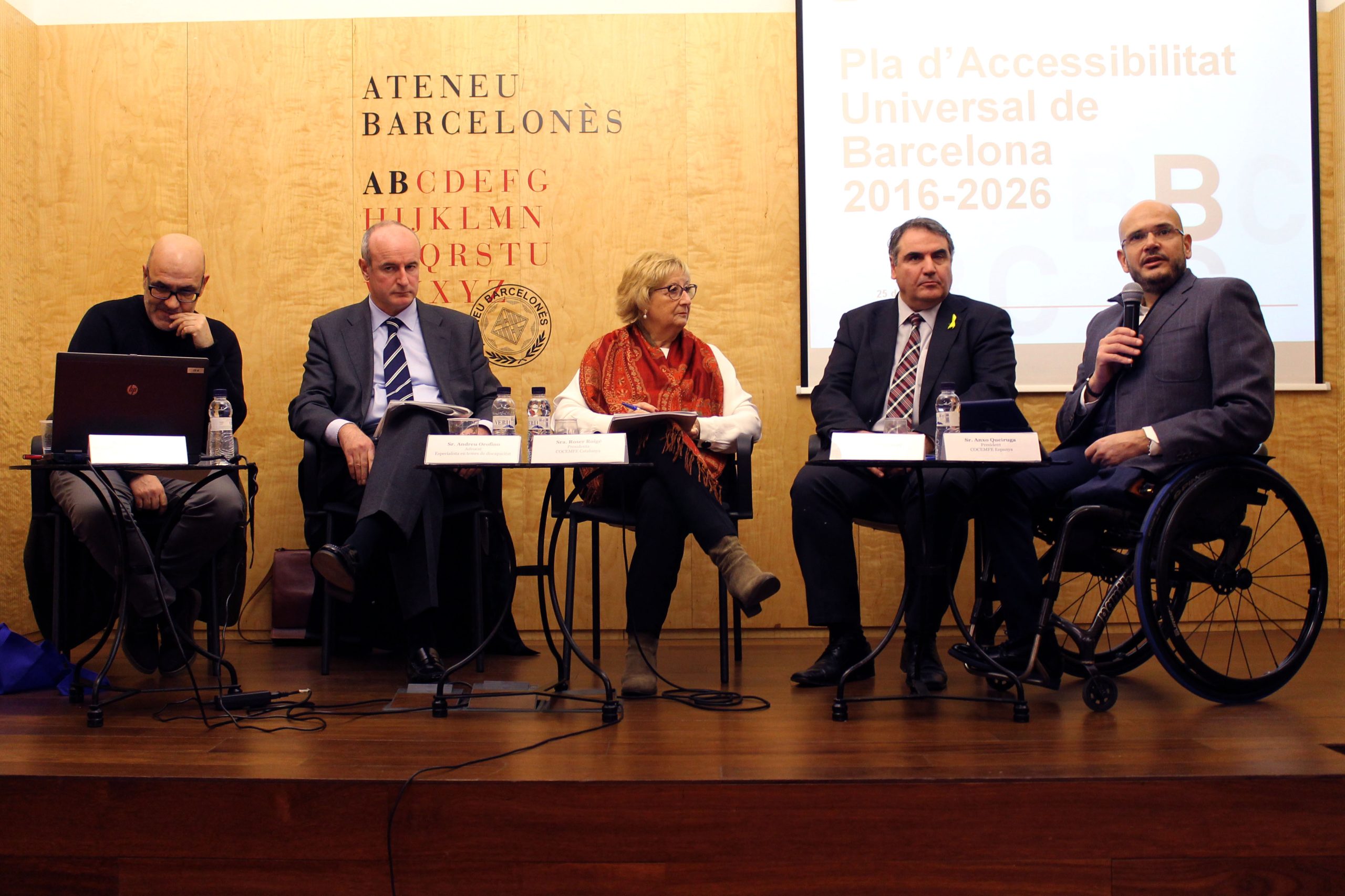 Imatge de la taula rodona de la jornada sobre drets, accessibilitat i compliment normatiu El president de la Confederació Espanyola de Persones amb Discapacitat Física i Orgànica (COCEMFE), Anxo Queiruga, ha fet una crida generalitzada a favor de l'Accessibilitat Universal per